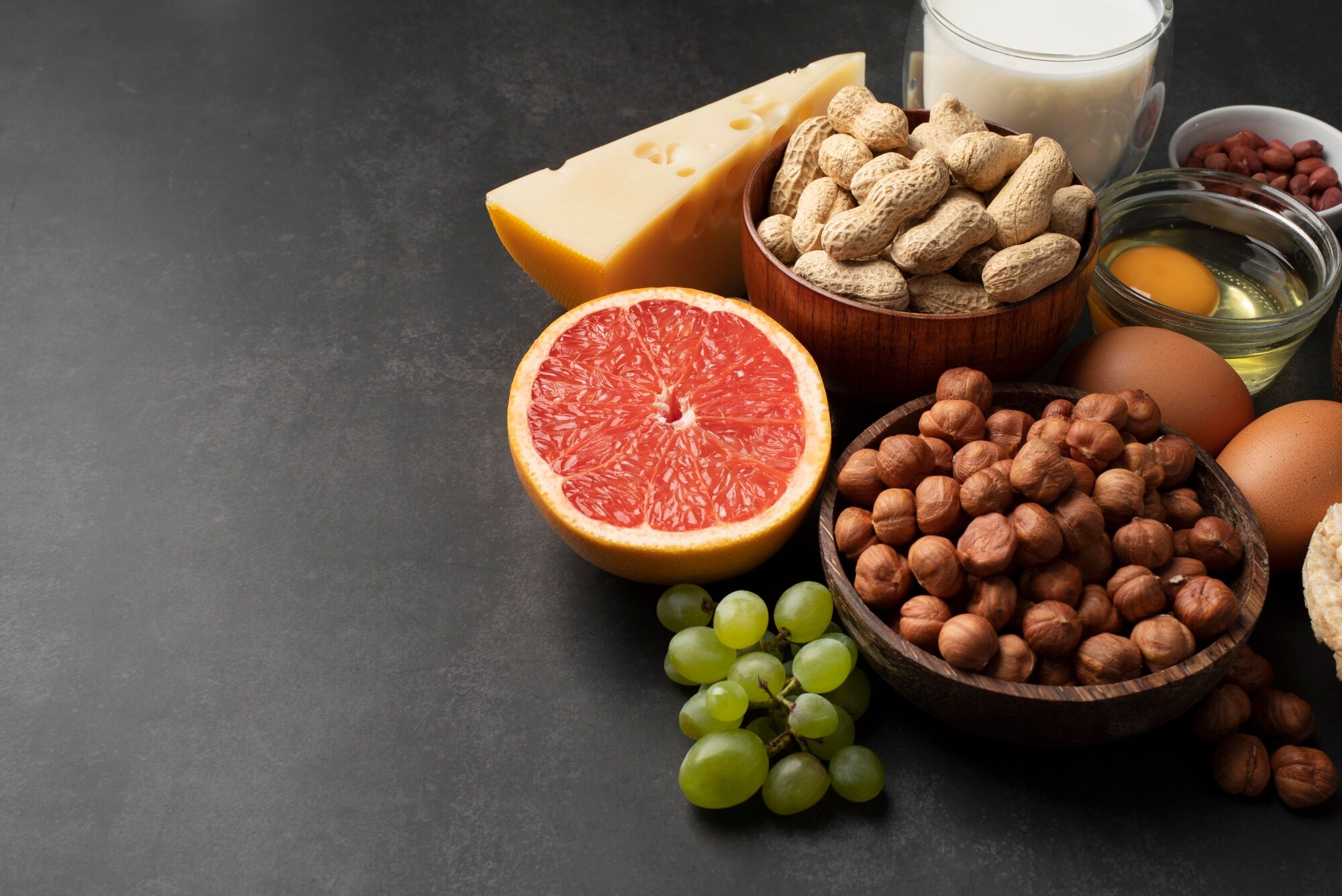 Frutas y verduras frescas tropicales coloridas, riqueza gastronómica colombiana